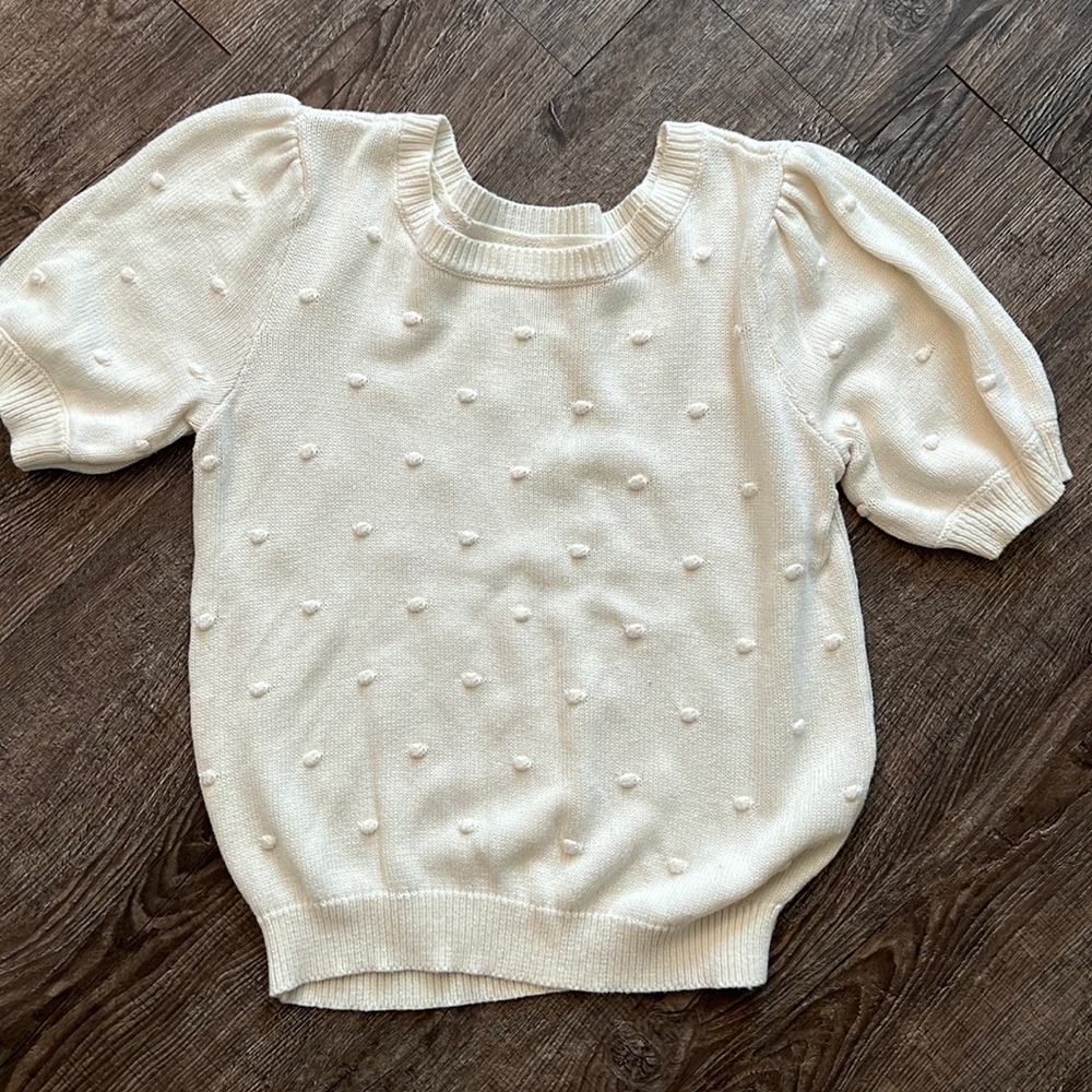 Short sleeve sweater
